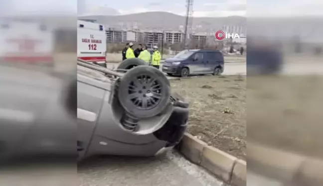 Elazığ'da Hafif Ticari Araç Takla Attı: 1 Yaralı