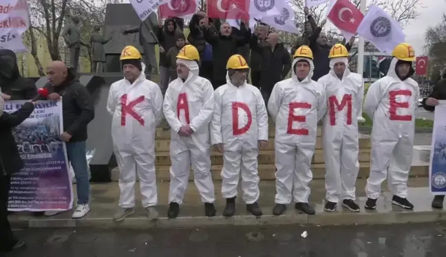 Emeklilikte Adalet Arayışı: Kadıköy'de Miting Düzenlendi