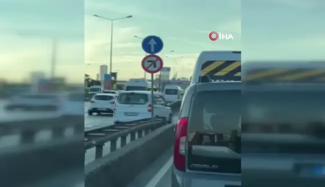 Kartal'da Servis Sürücüleri Trafiği Tehlikeye Attı