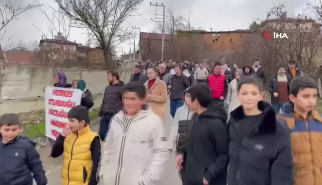 Dolu olmayan barajın suyunu paylaşmak istemeyen mahalleli DSİ'yi protesto etti