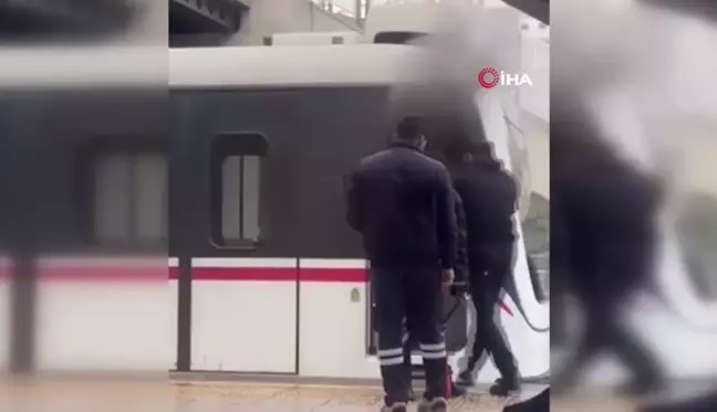 İzmir Metro'sunda Duman Panik Yarattı, Yolcular Tahliye Edildi