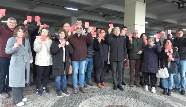 Soma'da CHP, Pazar Ziyaretiyle Geçim Sorunlarına Dikkat Çekti