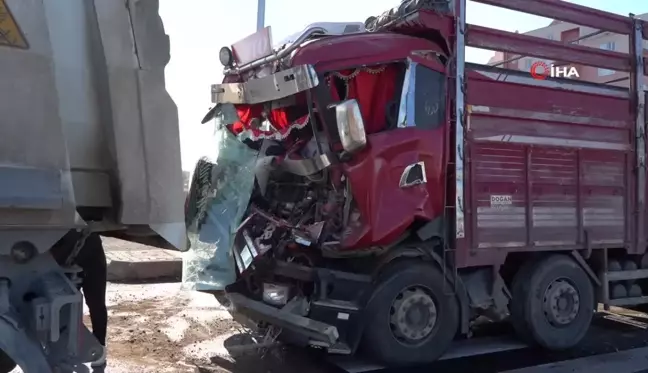 Diyarbakır'da 4 Araçlı Trafik Kazası: 3 Yaralı