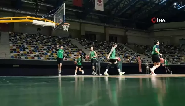 İzmit'in kadın basketbolcuları rotayı Nesibe Aydın maçına çevirdi