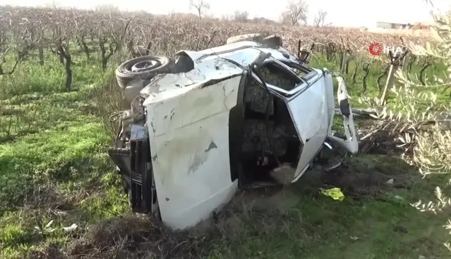 Manisa'da Takla Atan Otomobil Tarlaya Düştü: 2 Yaralı