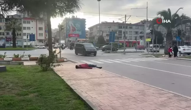 Madde etkisiyle yere yığılan 17 yaşındaki çocuğun anları kamerada