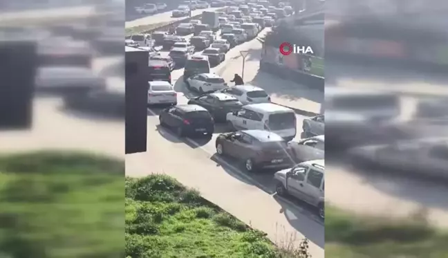 Esenler'De Trafik Kavgası: Sopayla Saldırı Anları Kamerada