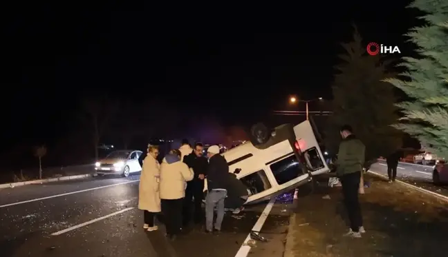 Nevşehir'de Tırın Çarptığı Hafif Ticari Araç Takla Attı: 2 Yaralı