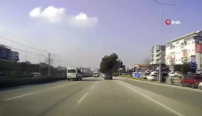 Bursa'da Trafikte Makas Atan Sürücü Kamerada