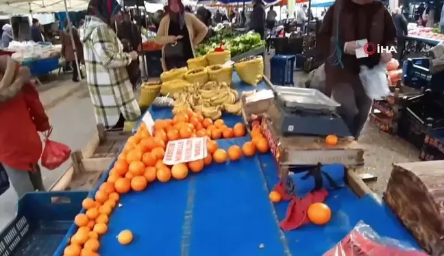 Bolu'da Pazarcı Öğrencilere Ücretsiz Meyve Dağıttı