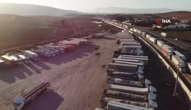 Suriye Ile Ticaret Yeniden Başladı: Tırlar Uzun Kuyruklar Oluşturuyor