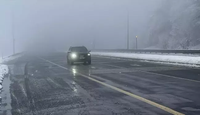 Bolu Dağı'nda Kar ve Sis Etkili, Görüş Mesafesi Düştü