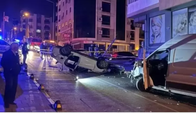 İzmir'de trafik kazasında 2 kişi hayatını kaybetti