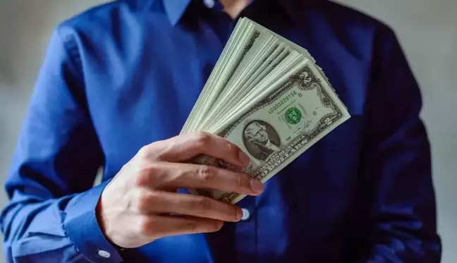 ABD'de 100 Dolarlık Banknotlarda Trump'ın Resmi İçin Yasa Tasarısı Sunuldu