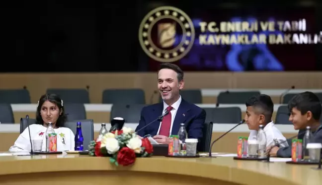 Bakan Bayraktar, Çocuk Bayramı'nda Şırnak'taki Öğrencilerle Bir Araya Geldi