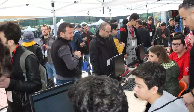 Robolutıon'19'da Robotların Mücadelesi Başladı