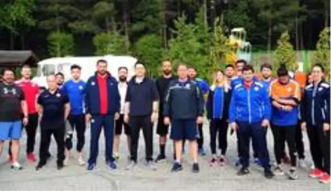 Erdem Aslanoğlu'ndan Grekoromen Milli Takımı'na ziyaret