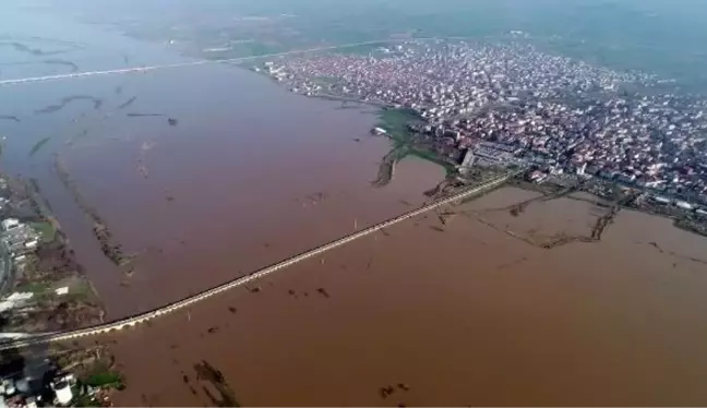 'Turuncu alarm' verilen Ergene Nehri taştı, bölge su altında kaldı