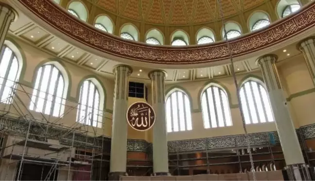 TAKSİM'DEKİ CAMİNİN İÇİ DRONE İLE GÖRÜNTÜLENDİ -1