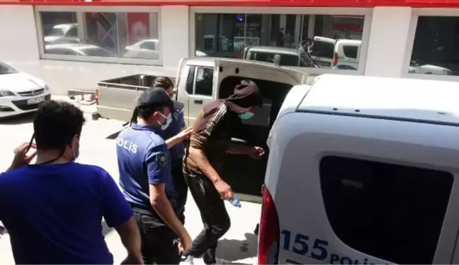 Otelinden hırsızlık yapanı sokakta yakalayıp, polise teslim etti