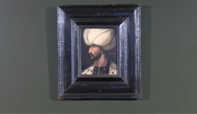 KANUNİ SULTAN SÜLEYMAN PORTRESİ, FATİH SULTAN MEHMET'İN PORTRESİNİN YANINDA YERİNİ ALDI