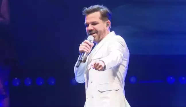 KENAN DOĞULU MASLAK'TA KONSER VERDİ