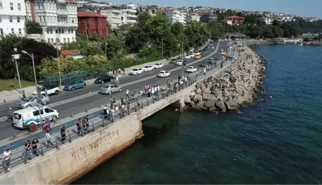 BAYRAMIN BİRİNCİ GÜNÜNDE ÜSKÜDAR SAHİLİ'NDEKİ YOĞUNLUK HAVADAN GÖRÜNTÜLENDİ