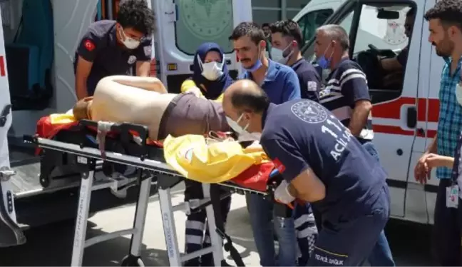 Son dakika gündem: KURBAN KESERKEN ATARDAMARINI KESTİ, AMBULANS HELİKOPTERLE SEVK EDİLDİ