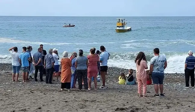 Denizde kaybolan genci arama çalışmaları sürüyor