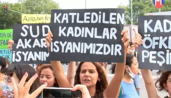 KADIKÖY'DE KADINLARDAN KADIN CİNAYETLERİ EYLEMİ