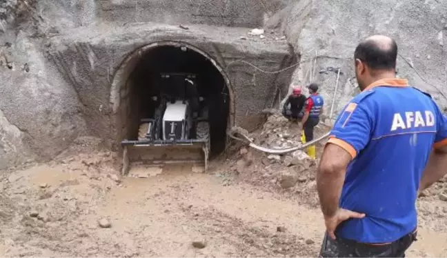 Erzurum'da kayıp işçi için tünelin suyu boşaltılarak arama yapılıyor