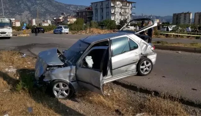 Son dakika! SERVİS BEKLERKEN, KAZADA SAVRULAN ARAÇLARIN ÇARPMASIYLA ÖLDÜ