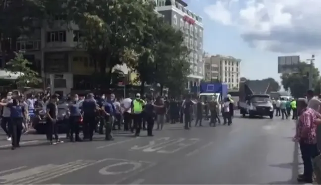 NAKLİYECİLER ORDU CADDESİ'NİN TRAFİĞE KAPATILMASINI PROTESTO ETTİ