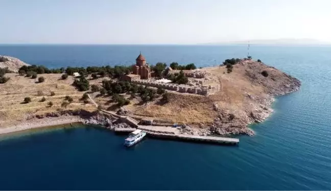 AKDAMAR ADASI'NDAKİ AYİNE BU YIL DA SINIRLI SAYIDA KİŞİ KATILACAK