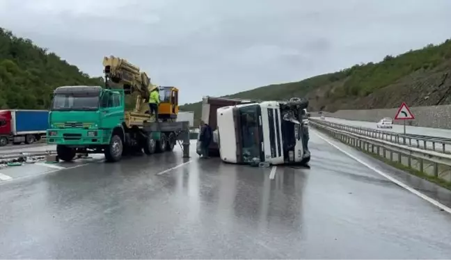 SAMSUN'DA TIR İLE KAMYON ÇARPIŞTI: 2 YARALI