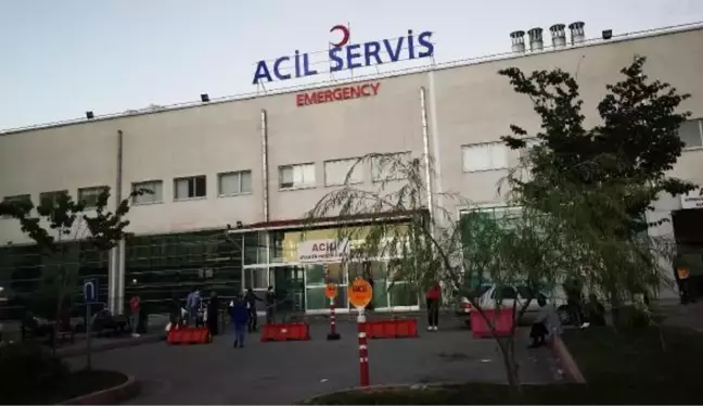 AMBULANSLA GETİRİLDİĞİ HASTANEDE 3 HEMŞİREYİ REHİN ALDI