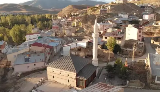 BAYBURT'TA İKİ ASIRLIK ULU CAMİ, ZAMANA MEYDAN OKUYOR