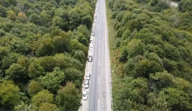 KESTANE İÇİN UZUN ARAÇ KUYRUĞU OLUŞTU