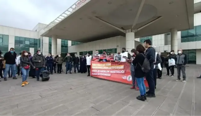SAĞLIK ÇALIŞANLARINDAN KOVİD-19 MESLEK HASTALIĞI OLSUN TALEBİ