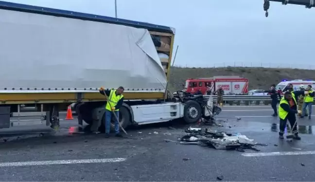 KUZEY MARMARA OTOYOLU'NDA KAZA YAPAN TIR DORSESİNDEN AYRILDI