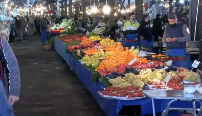 İSTANBUL'DA PAZAR YERİ TARTIŞMASI... SOKAK ARASINA KURULAN 425 PAZAR BULUNUYOR