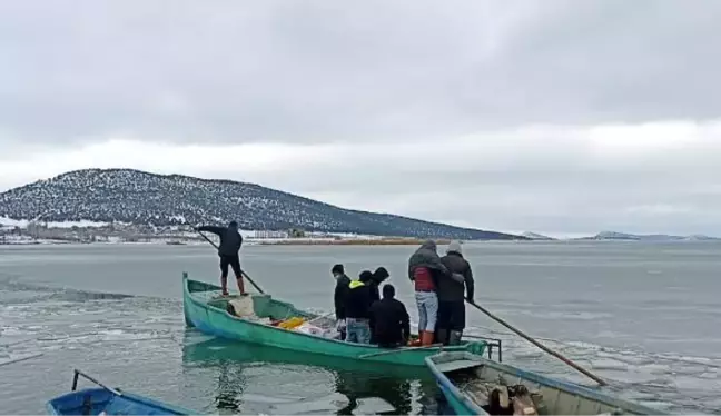 MADA ADASI SAKİNLERİNİN DONAN GÖLDE ZORLU YOLCULUĞU