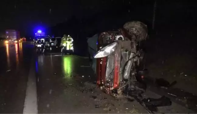 BURSA ÇEVRE YOLU'NDA HAFİF TİCARİ ARAÇ TAKLA ATTI 4 YARALI