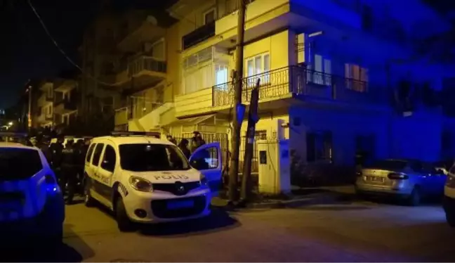 Son dakika haber! GÖĞSÜNDEN BIÇAKLANMIŞ OLARAK ÖLÜ BULUNDU, YANINDAKİ KADIN GÖZALTINA ALINDI