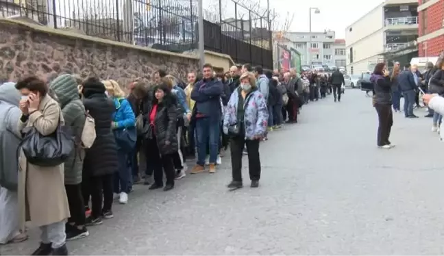 Bulgarlar bu hafta Edirne'ye değil İstanbul'a akın etti! Ayın Biri Kilisesi'nde metrelerce kuyruk oluştu