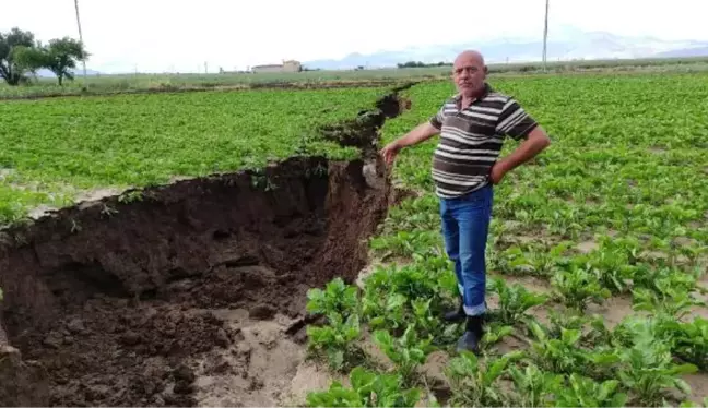 Kayseri'de şiddetli yağmur, ekili arazide 2,5 kilometre yarık oluşturdu