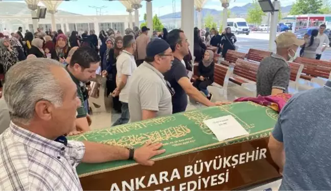 Son dakika haberi | Boşanma davası açtığı eşinin öldürdüğü Tülay, toprağa verildi