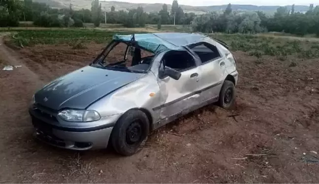 Son dakika: KONTROLDEN ÇIKAN OTOMOBİL TAKLA ATTI: 4 YARALI