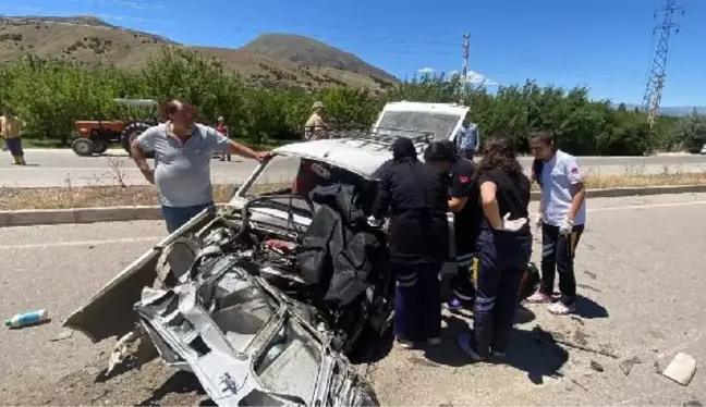 Son dakika gündem: TIR ile otomobil kafa kafaya çarpıştı: 1 ölü