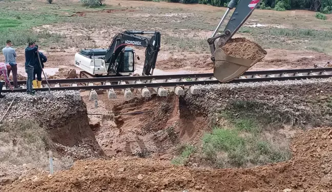 Sel Doğu Ekspresi hattını çökertti: Tren seferleri durduruldu